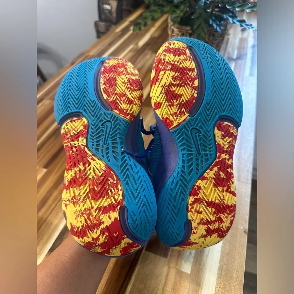🛍️Unisex Nike Antetokoumpo Basketball Shoes Size 5Y gently used